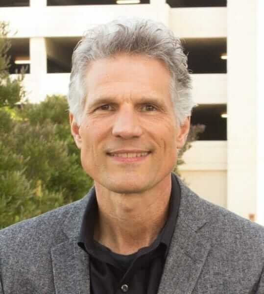 2-18-2020-Dave-Braun-Headshot-4-553x616-2-539x600